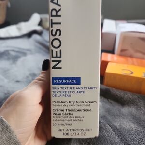 NEOSTRATA Resurface Problem Dry Skin Cream - White